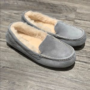 NIB UGG Water Resistant Light Gray Ansley Slippers